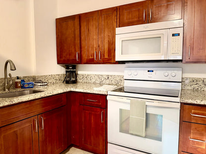 Spacious Honolulu Studio Retreat w/ Parking & AC