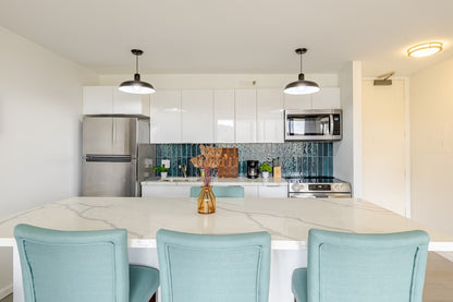 Renovated Waikiki Banyan w/ Diamond Head View