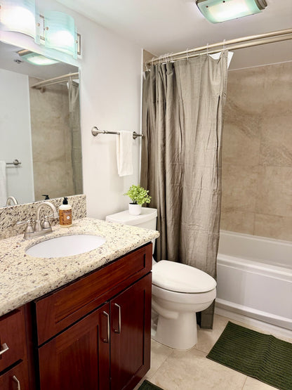 Spacious Honolulu Studio Retreat w/ Parking & AC