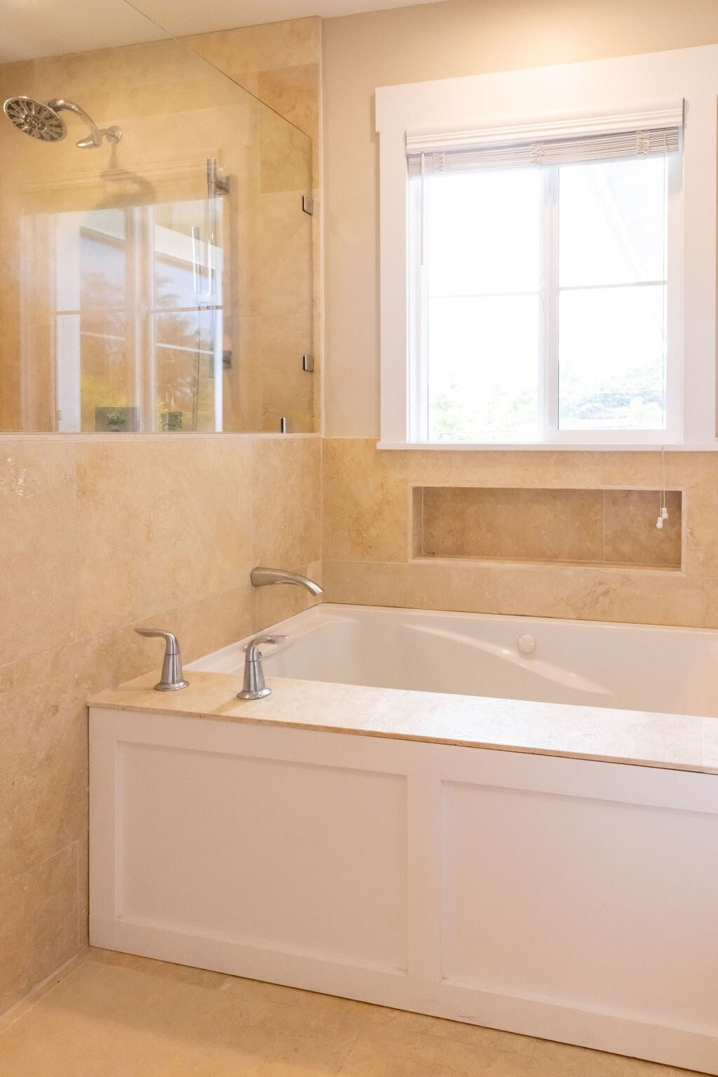 Haleaha Road - Steps to the Beach in Hau'ula