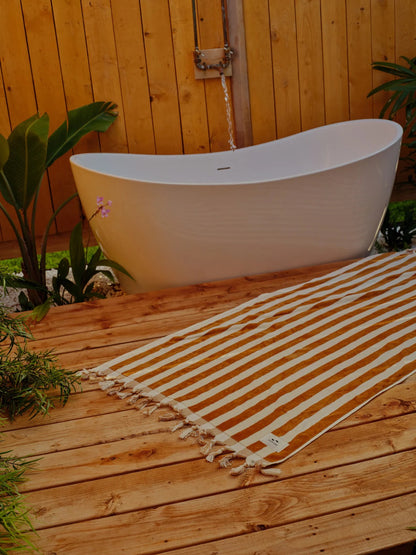 The Cedar House - Private Yard and Entrance!