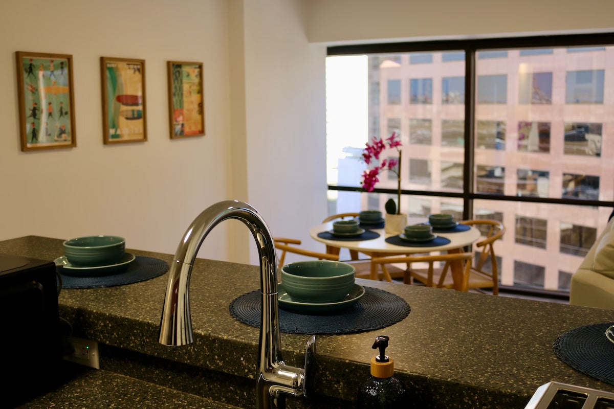 Honolulu Mountain View Condo w/ Free Parking