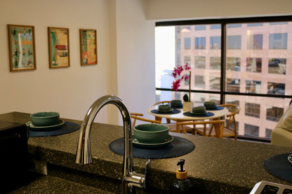 Honolulu Mountain View Condo w/ Free Parking