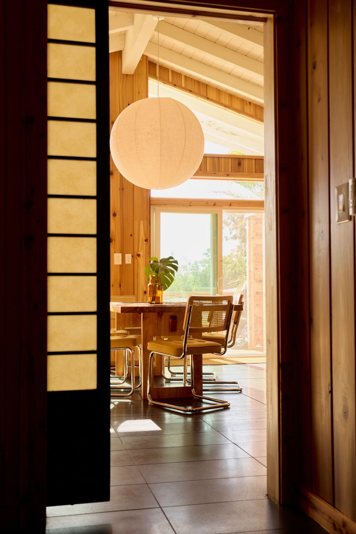 The Cedar House - Private Yard and Entrance!