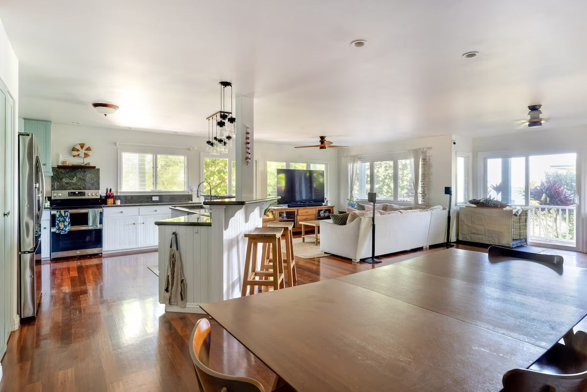 Laʻau Paina Beachfront Estate | House + Cottage
