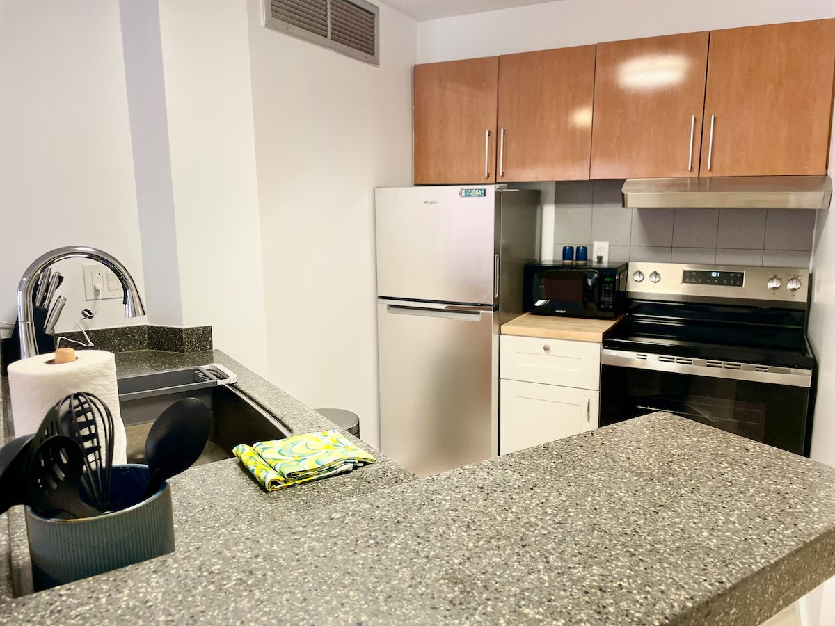 Honolulu Mountain View Condo w/ Free Parking